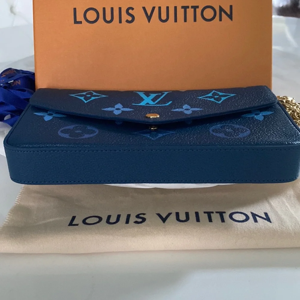 😍2023 BY THE POOL Louis Vuitton Félicie Pochette GRADIENT Blue M82349